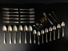 Collection of Nevada silver cutlery along with miscellaneous silver items. Silver weight: 110g.
