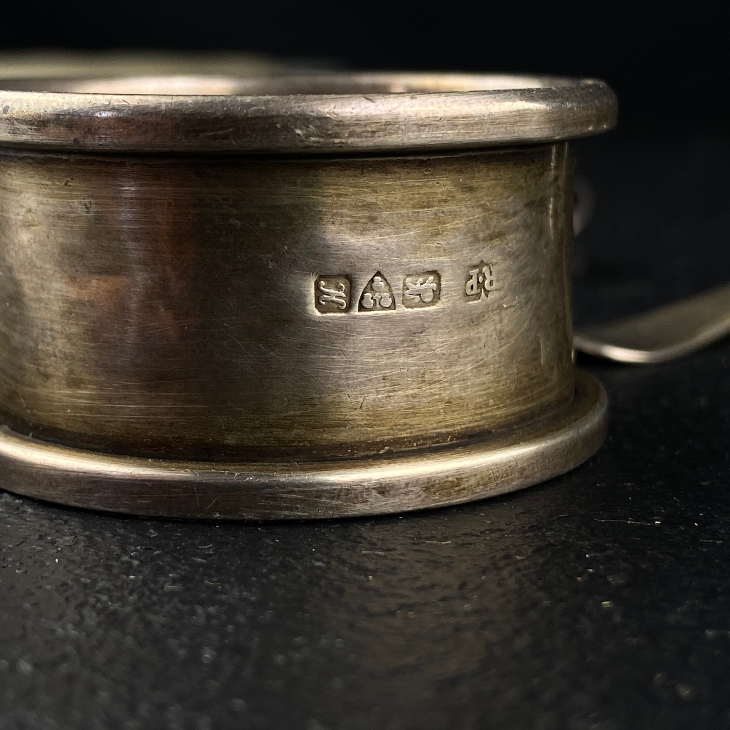 A miscellaneous collection of hallmarked silver items. Gross weight not including box: 243g. - Image 6 of 9