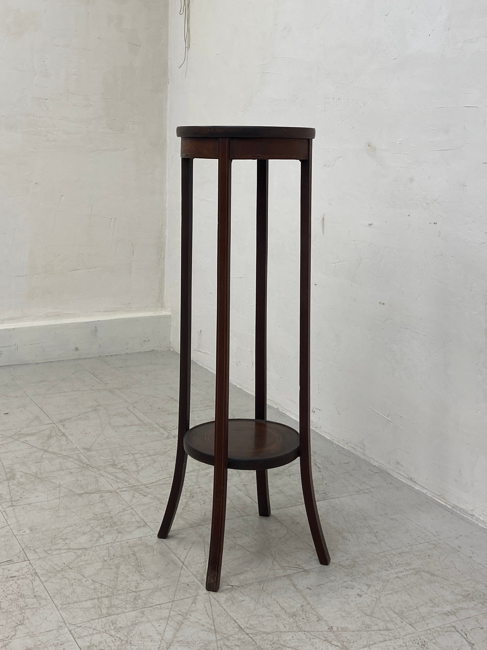A C.1900 mahogany plant stand having a circular satinwood inlaid top raised on four flat splayed - Image 2 of 5