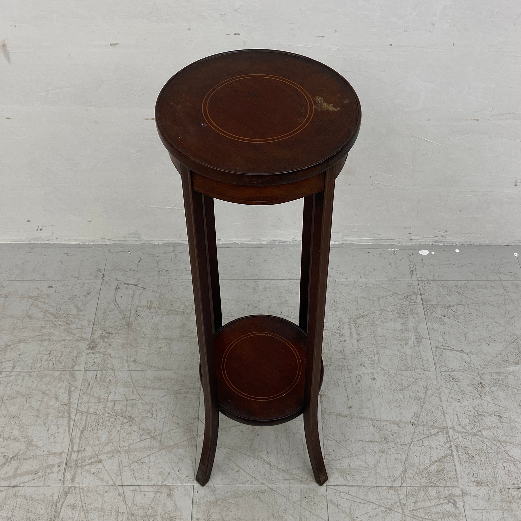 A C.1900 mahogany plant stand having a circular satinwood inlaid top raised on four flat splayed - Image 4 of 5