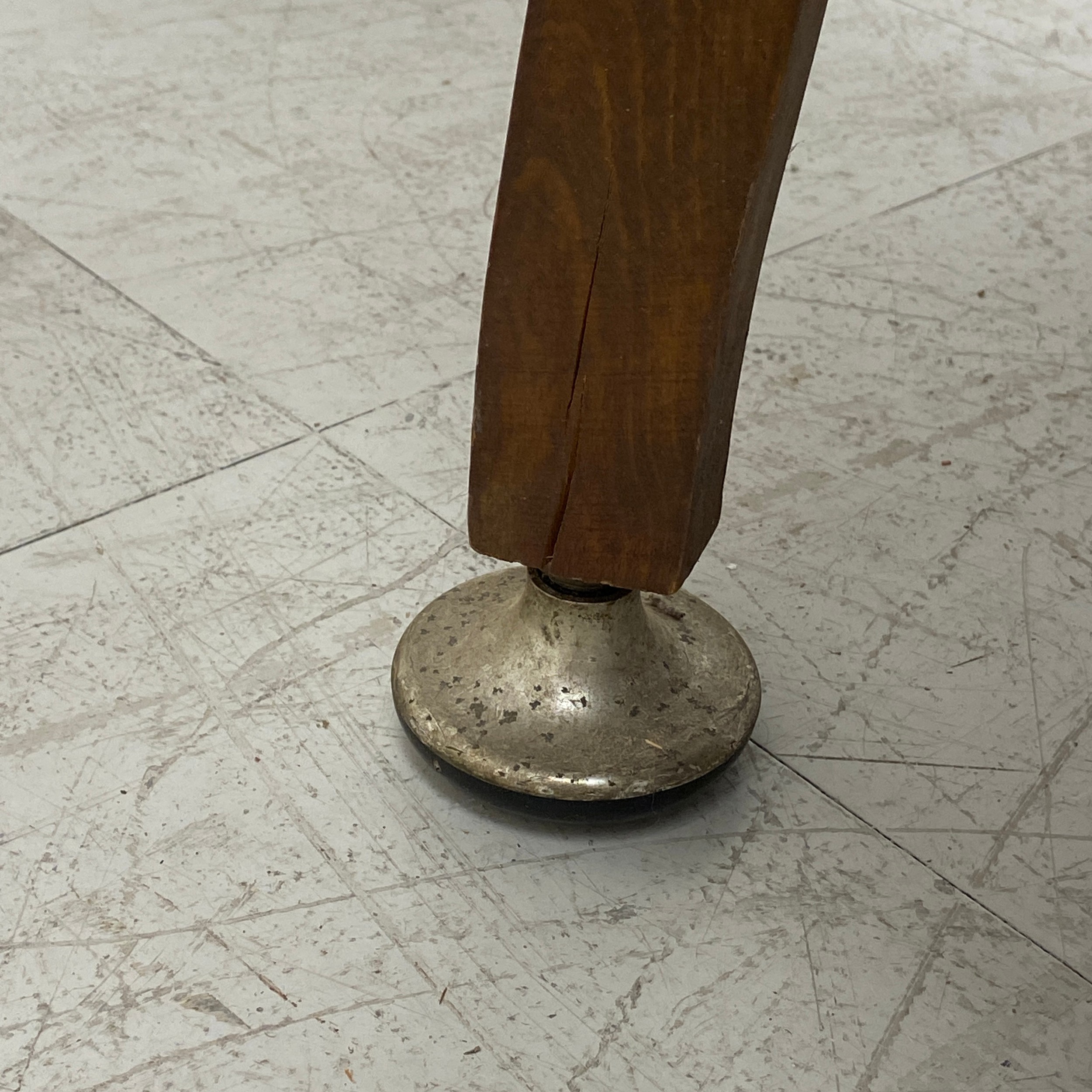 A late 19th century button-back armchair having a curved back and arms over a deep green velour - Image 6 of 6