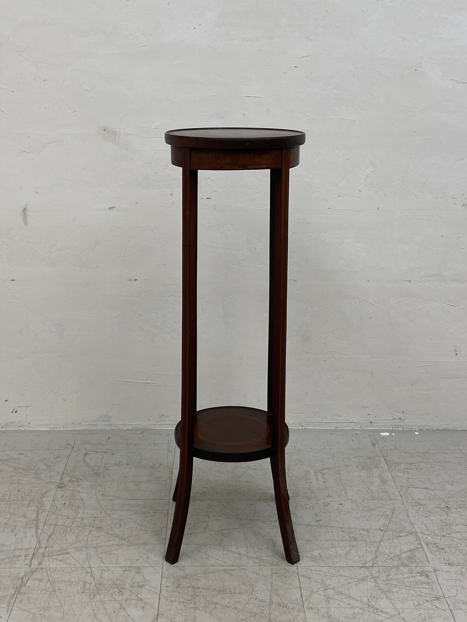 A C.1900 mahogany plant stand having a circular satinwood inlaid top raised on four flat splayed - Image 5 of 5