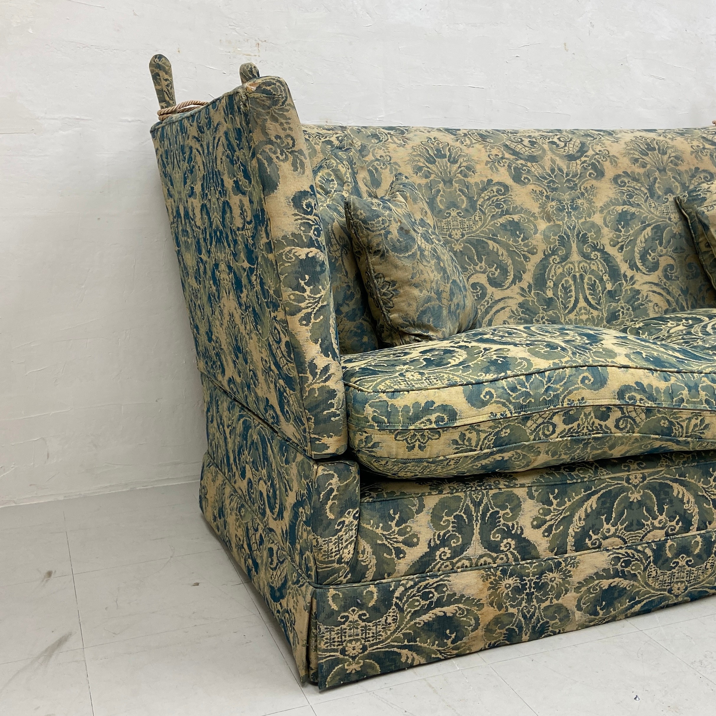 A vintage Victorian style Knoll drop arm two seater sofa having a square back and arms over a deep - Image 4 of 7