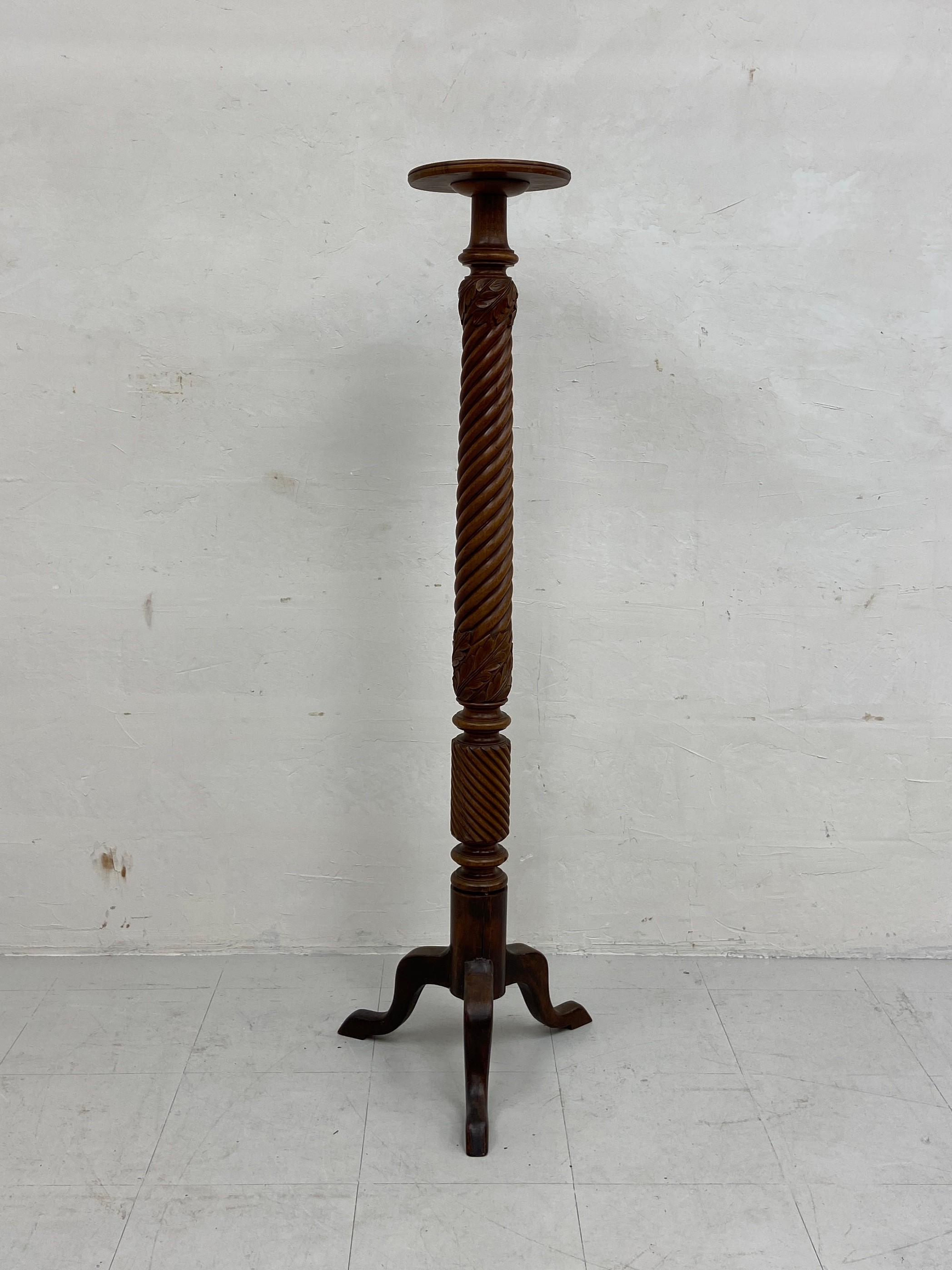 An early 20th century mahogany torchere or plant stand having a circular top over a carved twist - Image 2 of 5