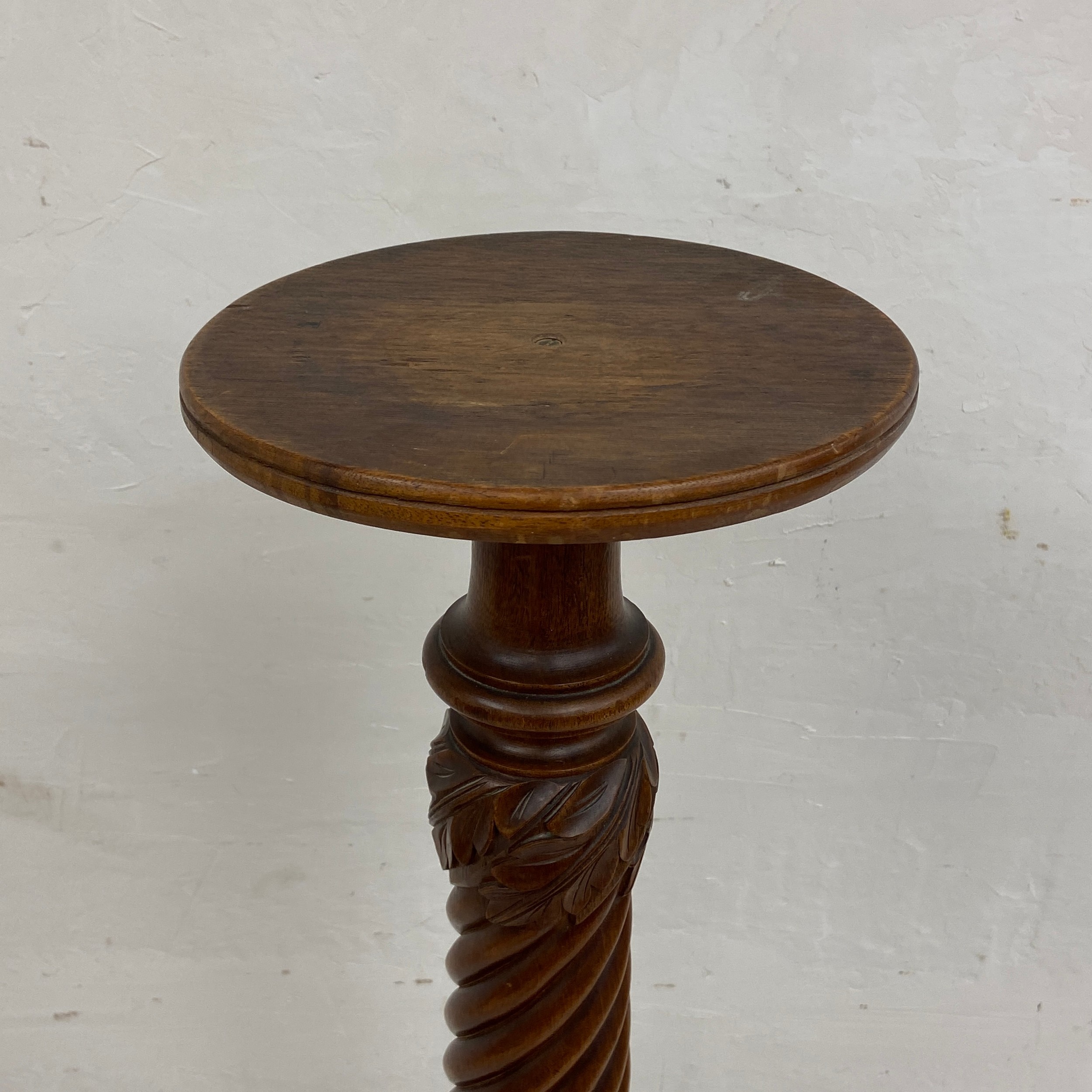An early 20th century mahogany torchere or plant stand having a circular top over a carved twist - Image 5 of 5