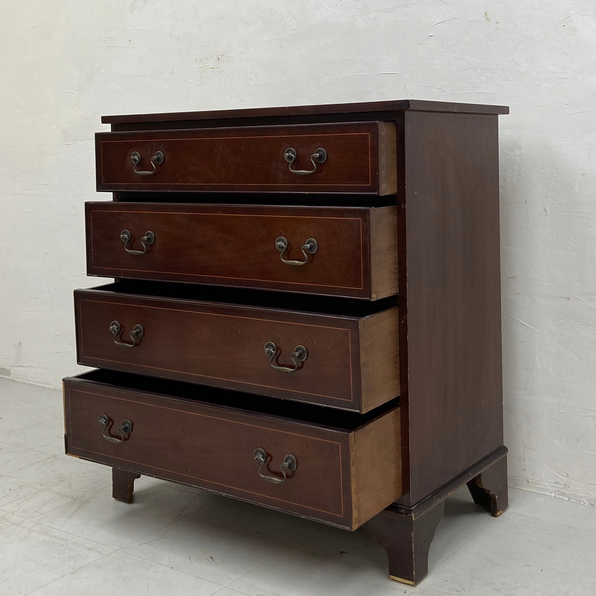 A Georgian style mahogany chest of four long graduating drawers with brass swan-neck handles - Image 4 of 5