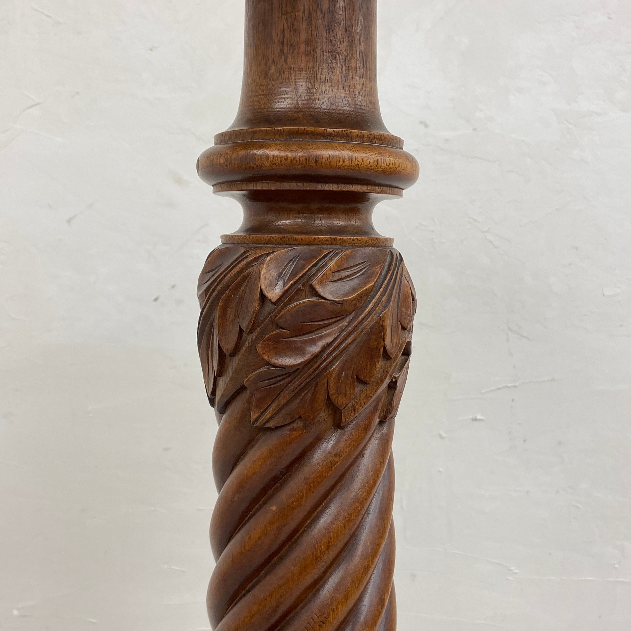 An early 20th century mahogany torchere or plant stand having a circular top over a carved twist - Image 4 of 5