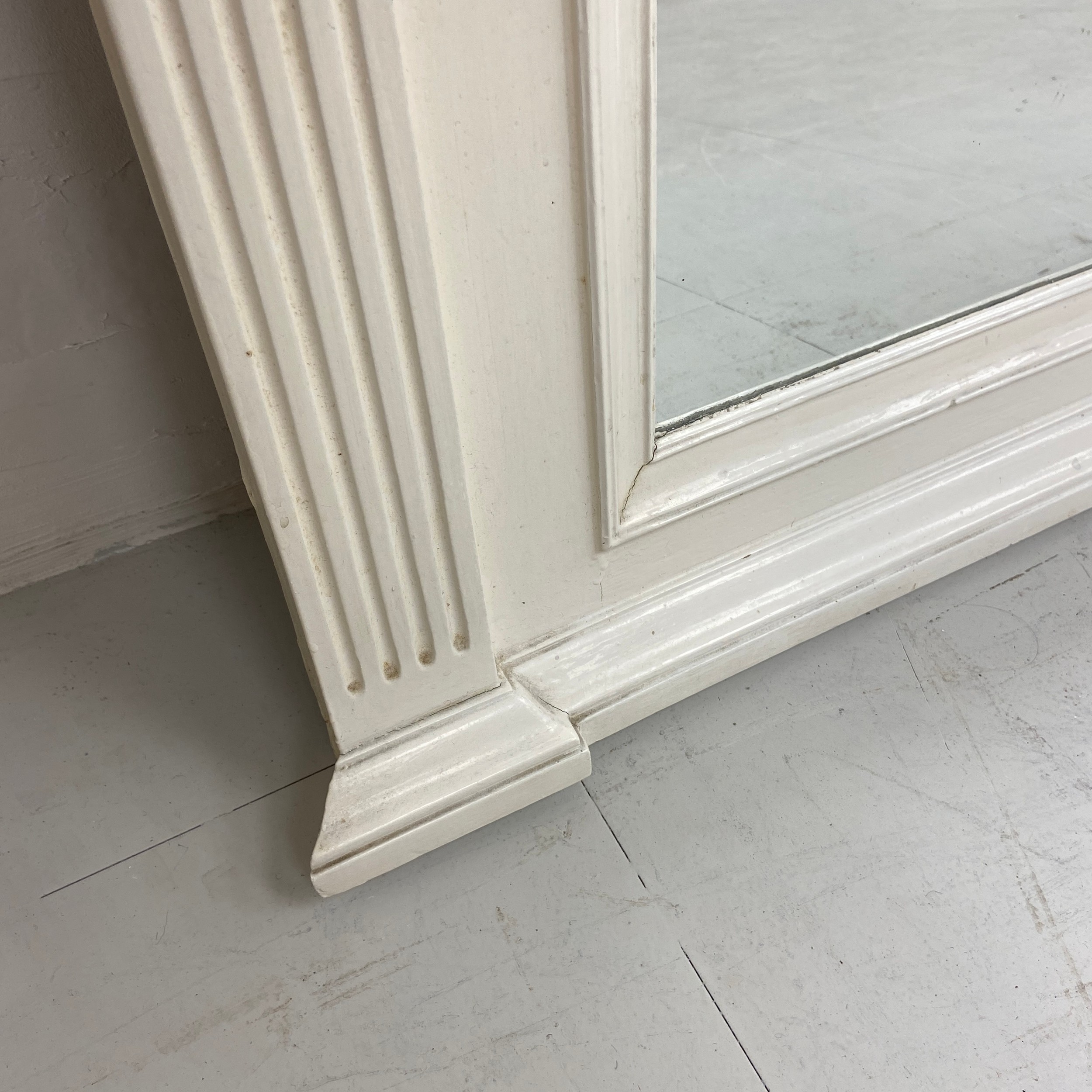 A C.1900 white painted overmantel mirror having a dentil moulded cornice with ball moulded frieze - Image 3 of 4