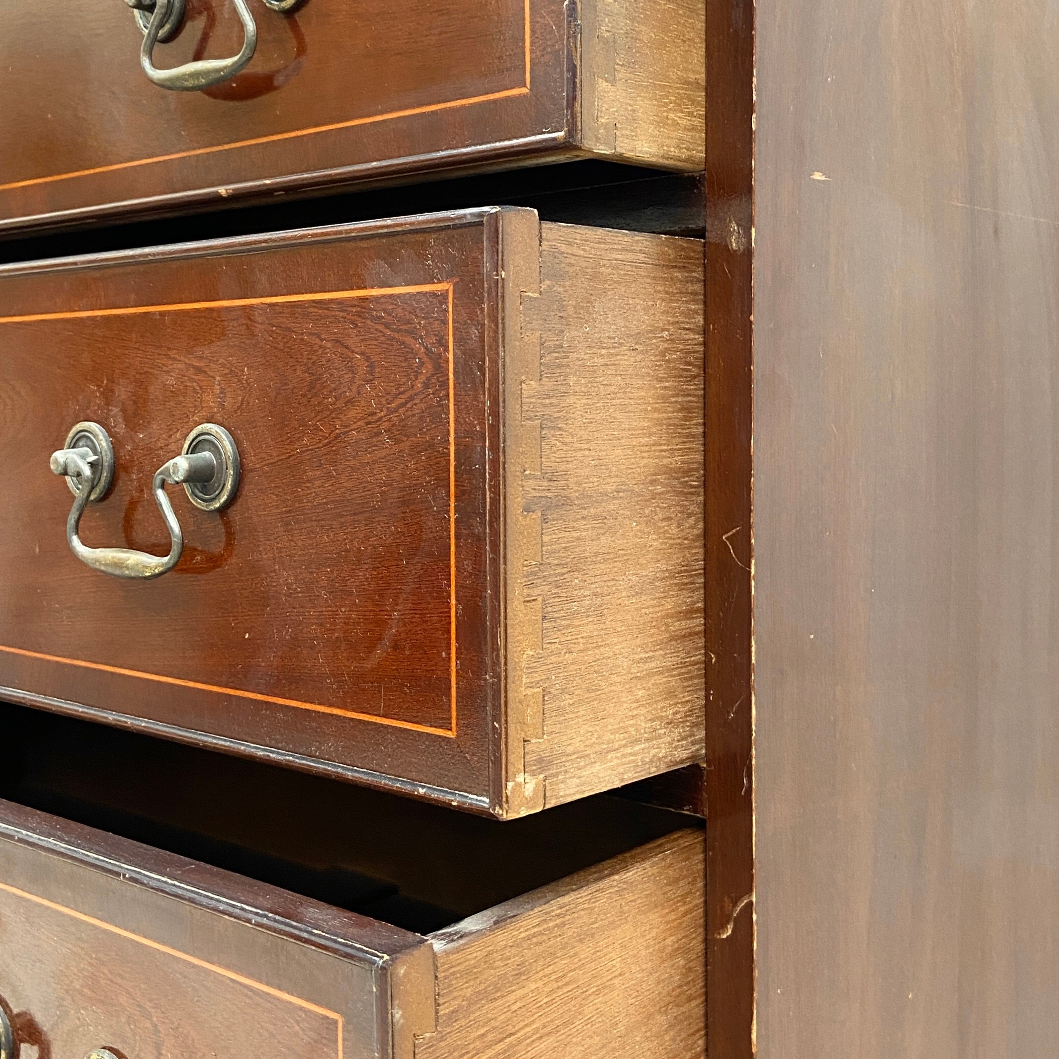 A Georgian style mahogany chest of four long graduating drawers with brass swan-neck handles - Image 5 of 5
