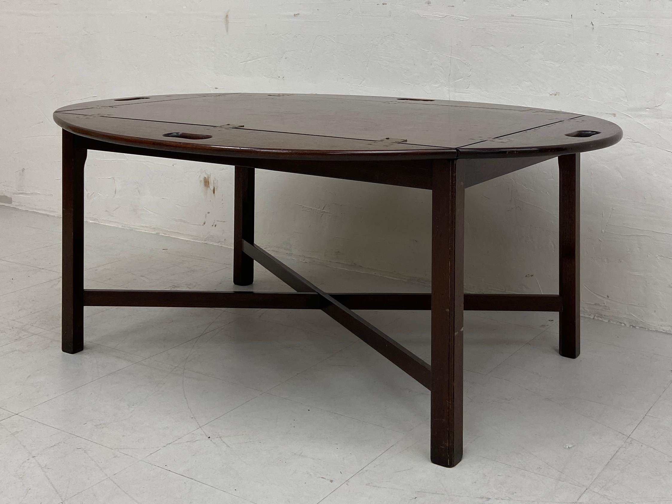 A large 19th century mahogany butler's tray table in two parts having an oval top with hinged - Image 4 of 5