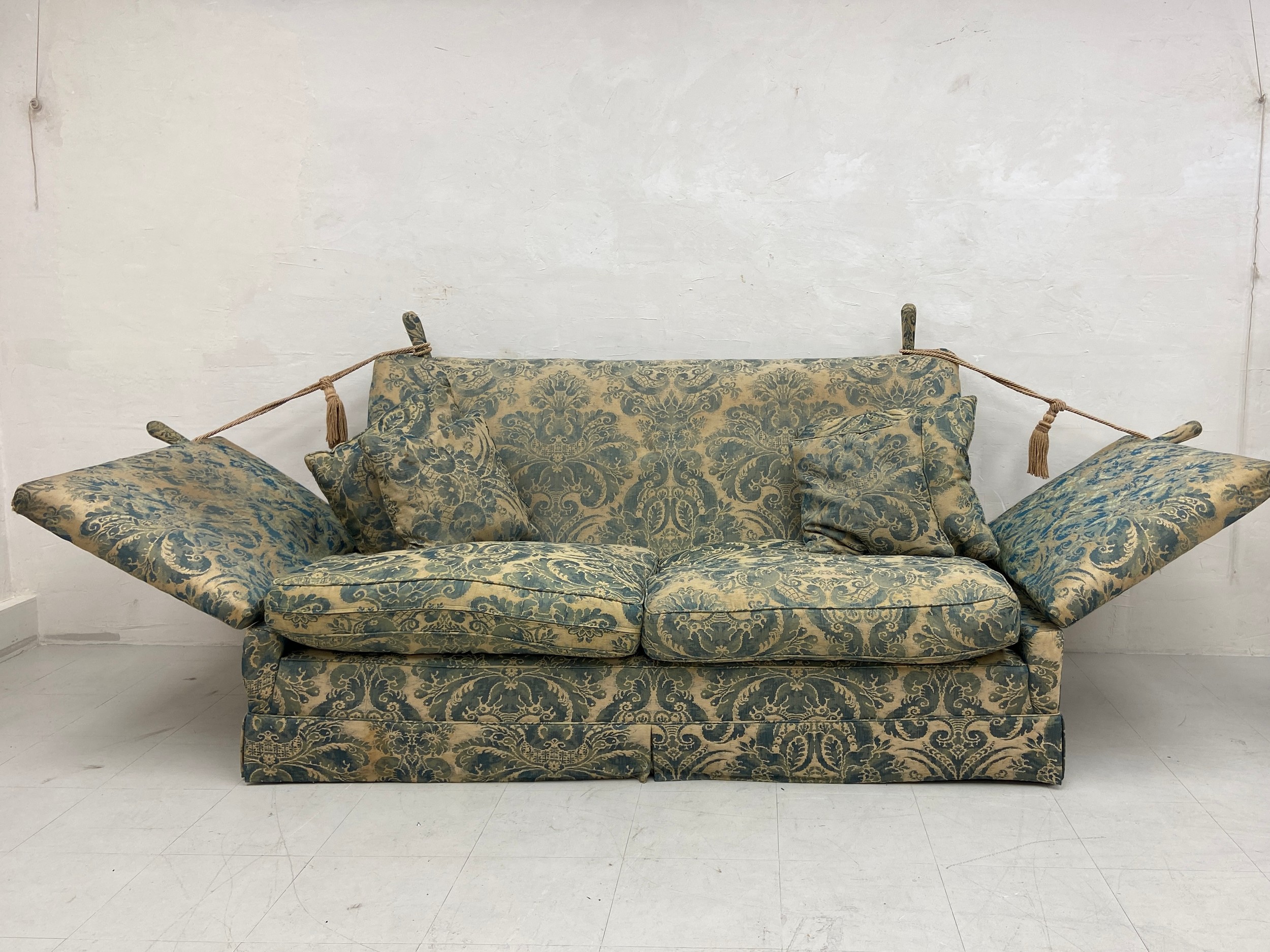 A vintage Victorian style Knoll drop arm two seater sofa having a square back and arms over a deep - Image 5 of 7