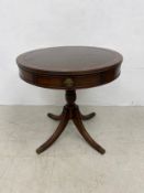 A Georgian style mahogany drum table with inset leather top on swept quadruple supports. H.71 x