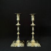 A pair of hallmarked silver candlesticks, Goldsmiths and Silvermiths Co Ltd, 1913 with facetted