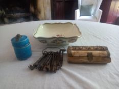 A mixed lot: Gien dish, a lidded Chinese jar, a bone lidded box and a bunch of antique keys. 24cm