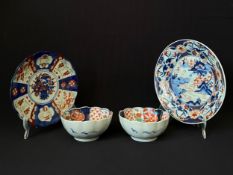 A pair of Imari bowls along with two Imari plates. Dia. 23.5cm (largest)