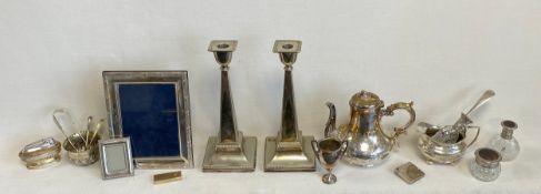 A mixed lot of silver plate to include a pair of candlesticks, an Elkington & Co coffee pot and