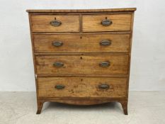 A Georgian mahogany chest of two short over three long drawers on swept feet. 104x97x51cm