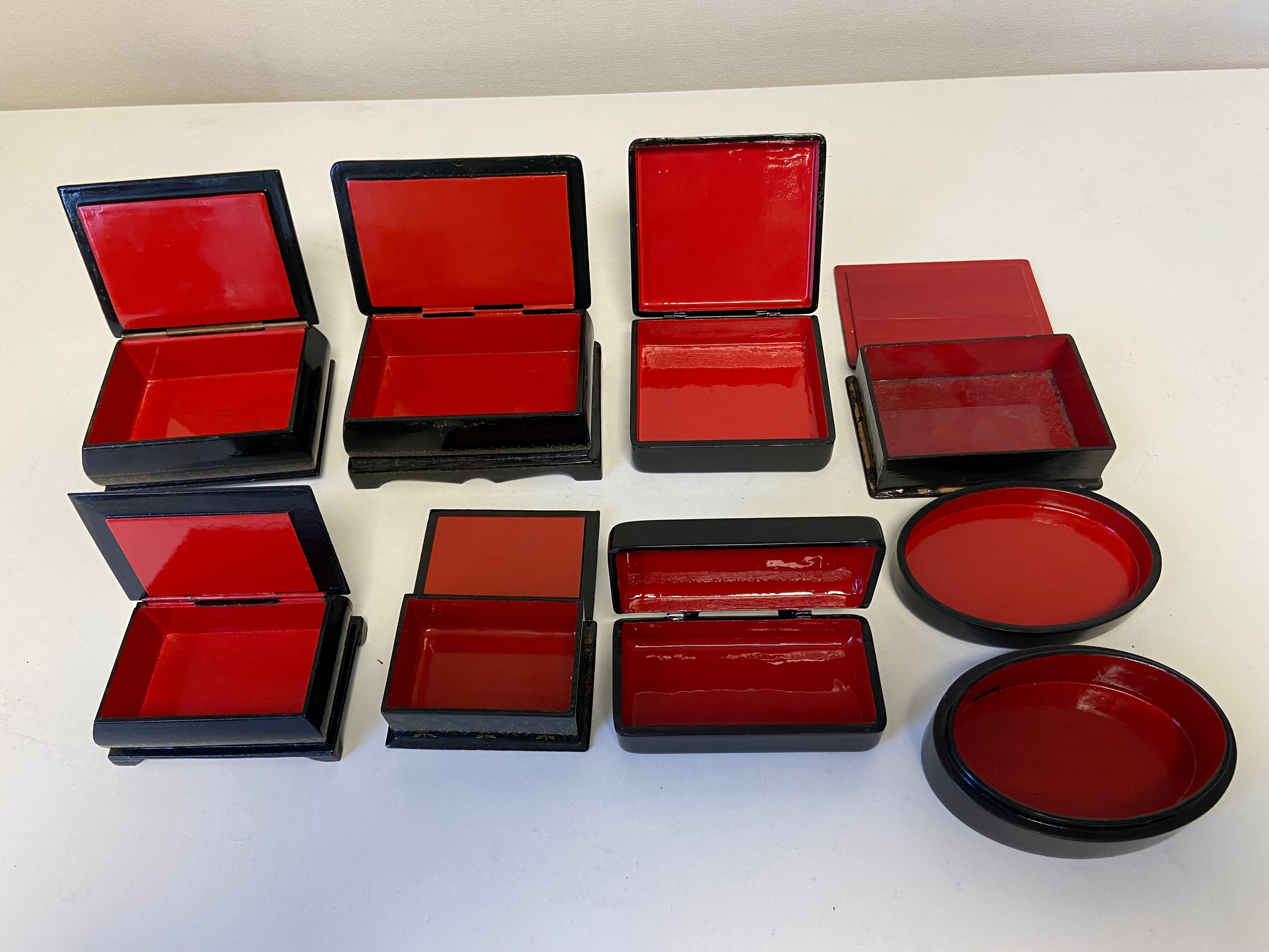 A collection of eight lacquered Russian papier mache dressing table boxes with hand painted - Image 4 of 4