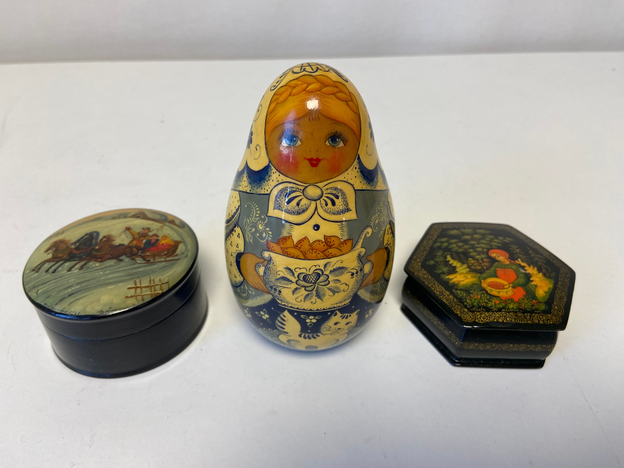 A collection of five signed and hand painted Russian papier mache oval pin badges along with three - Image 3 of 9
