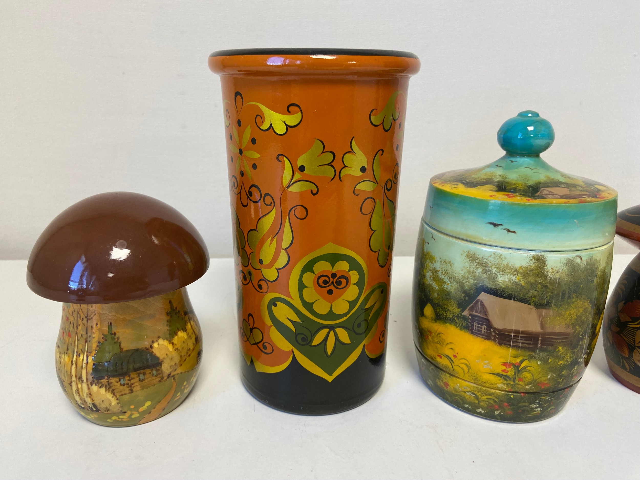 A miscellaneous collection of five various Russian hand decorated lacquered papier mache lidded - Image 2 of 5