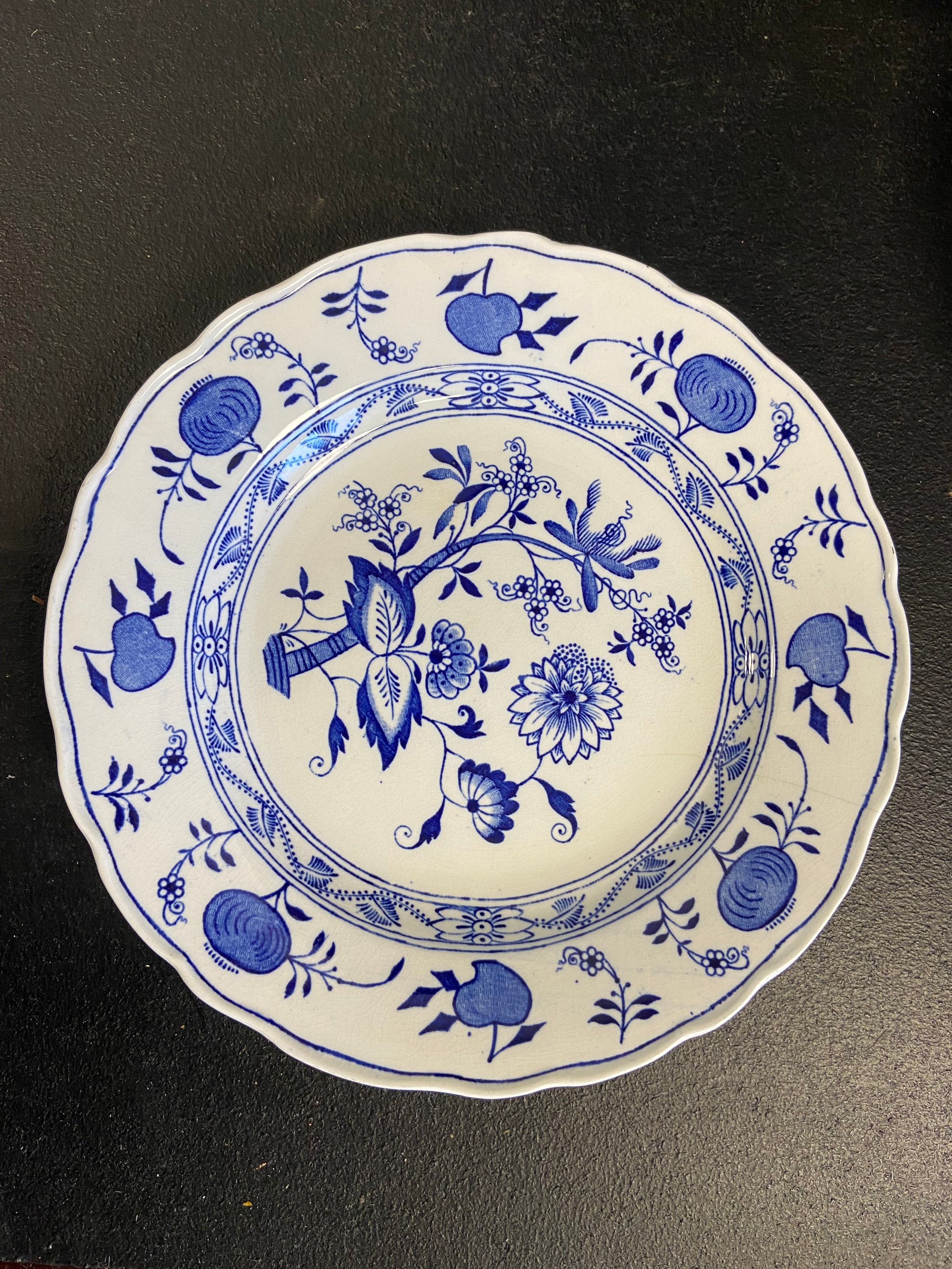 An extensive Meissen Blue Onion pattern dinner service, various marks, mostly 19th century. Dia. - Image 8 of 8