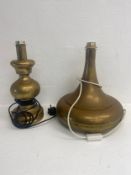 Two mid-century brass table lamps. H.39cm.