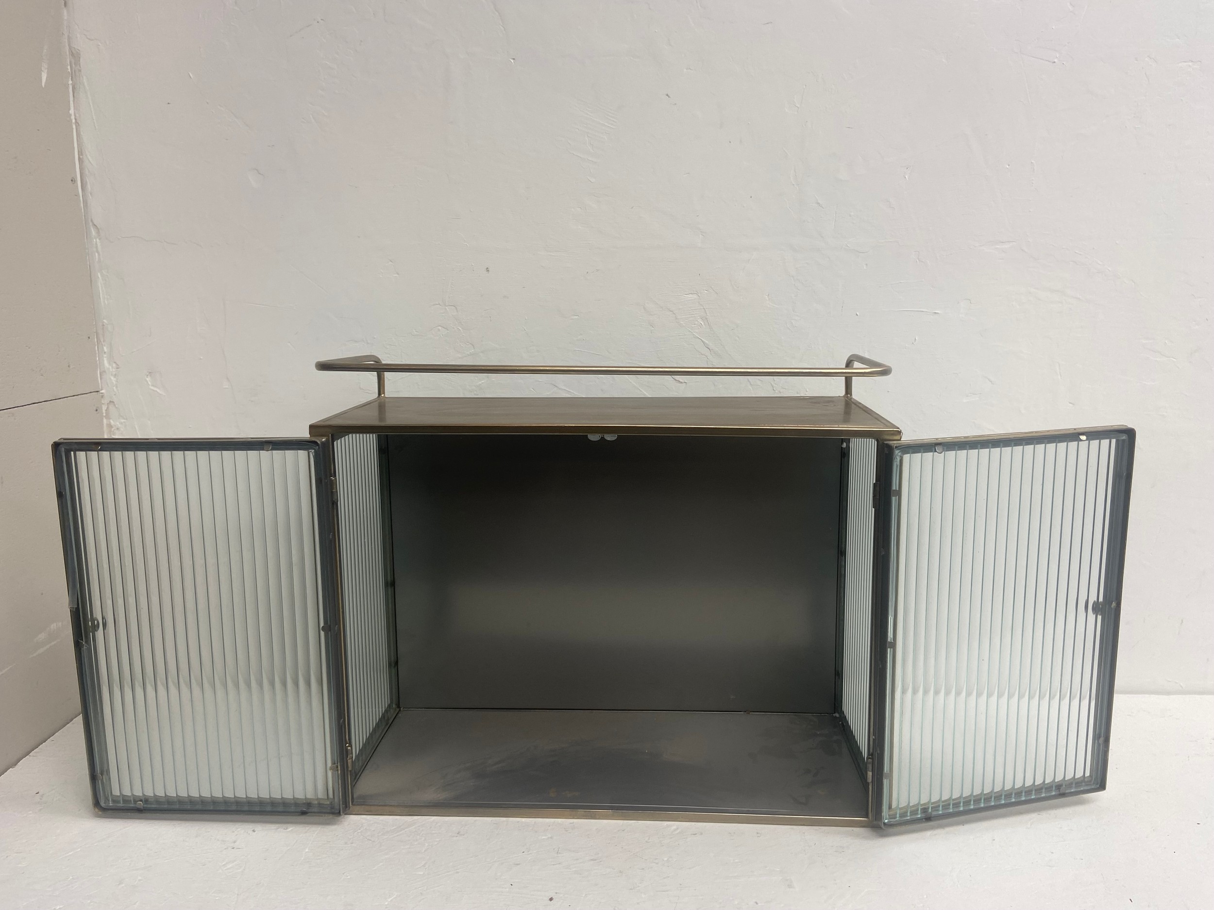 A contemporary retro styled metal wall hanging cabinet. H.46 W.55 D.22cm. - Image 3 of 4