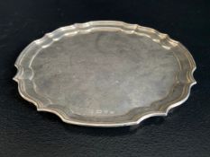 A hallmarked silver tray of shaped circular form, Birmingham 1955. Dia.26cm. 418g.