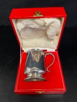 A silver tankard in presentation box, engraved and hallmarked Sheffield 1975. 347g.