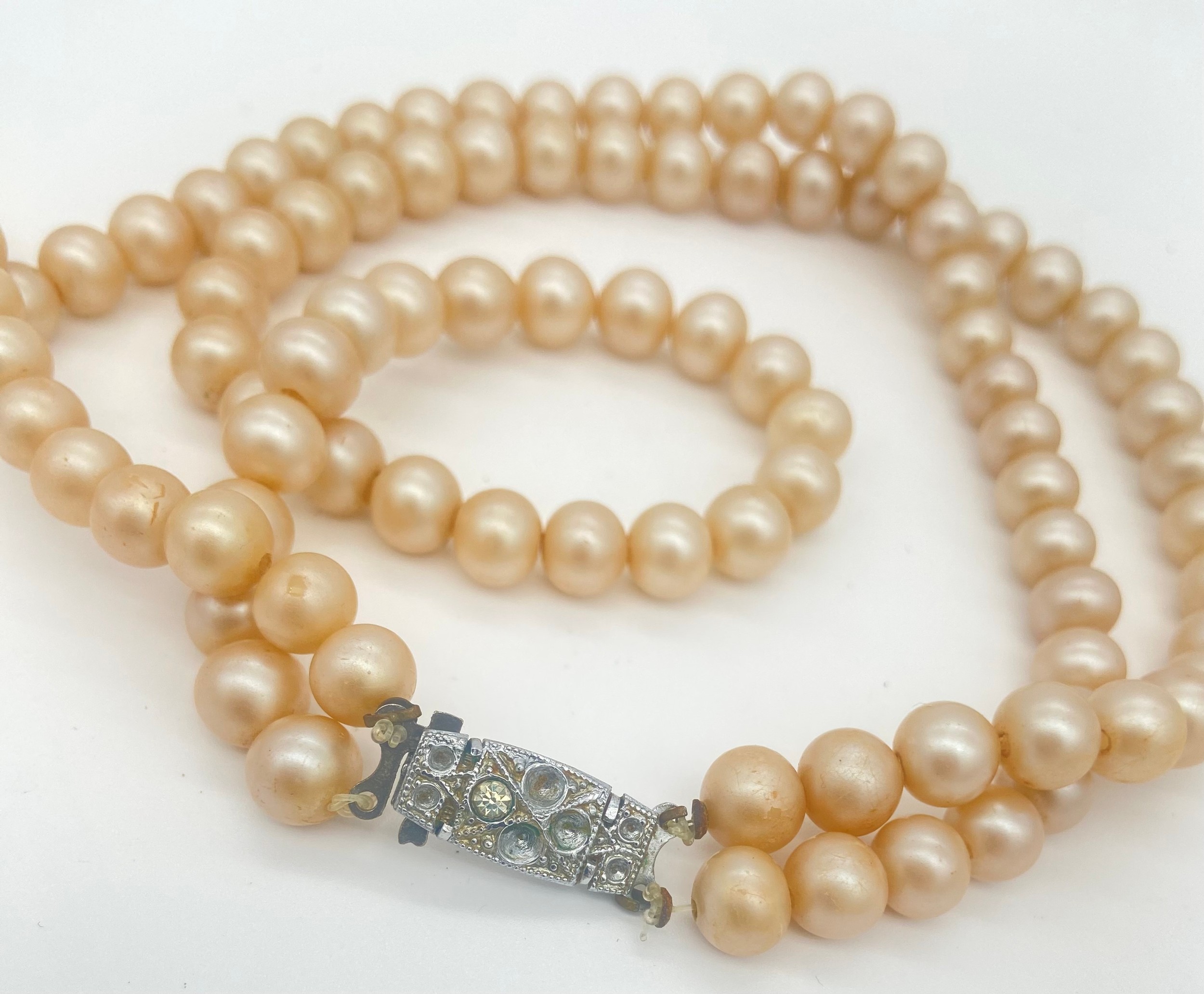 Trifari brooch and earring set, a pearl necklace and a pair of earcuffs, longest 34cm. - Image 5 of 5