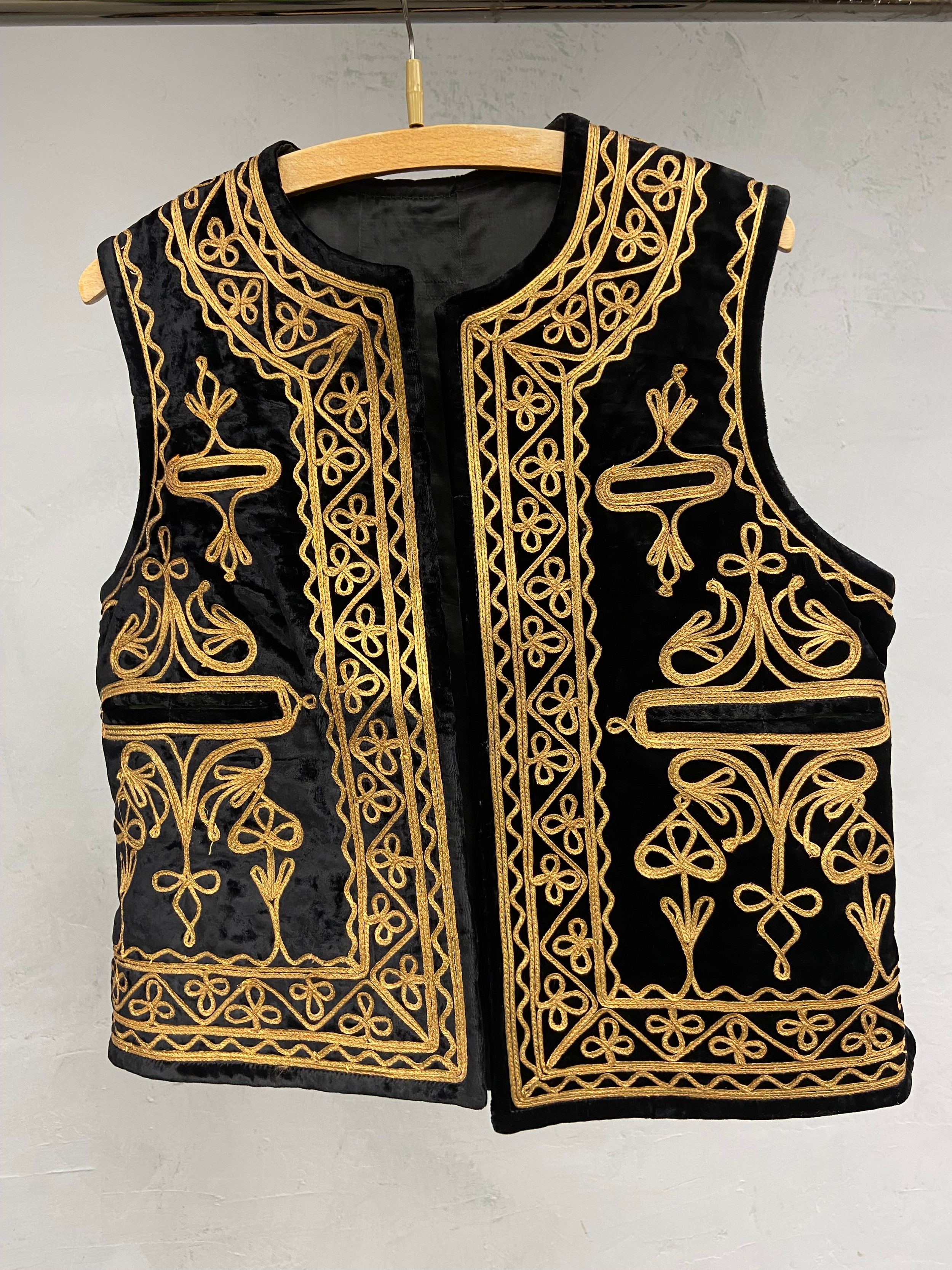 A mixed collection to include two silk shawls, two kimonos and an Eastern embroidered velvet - Image 11 of 12