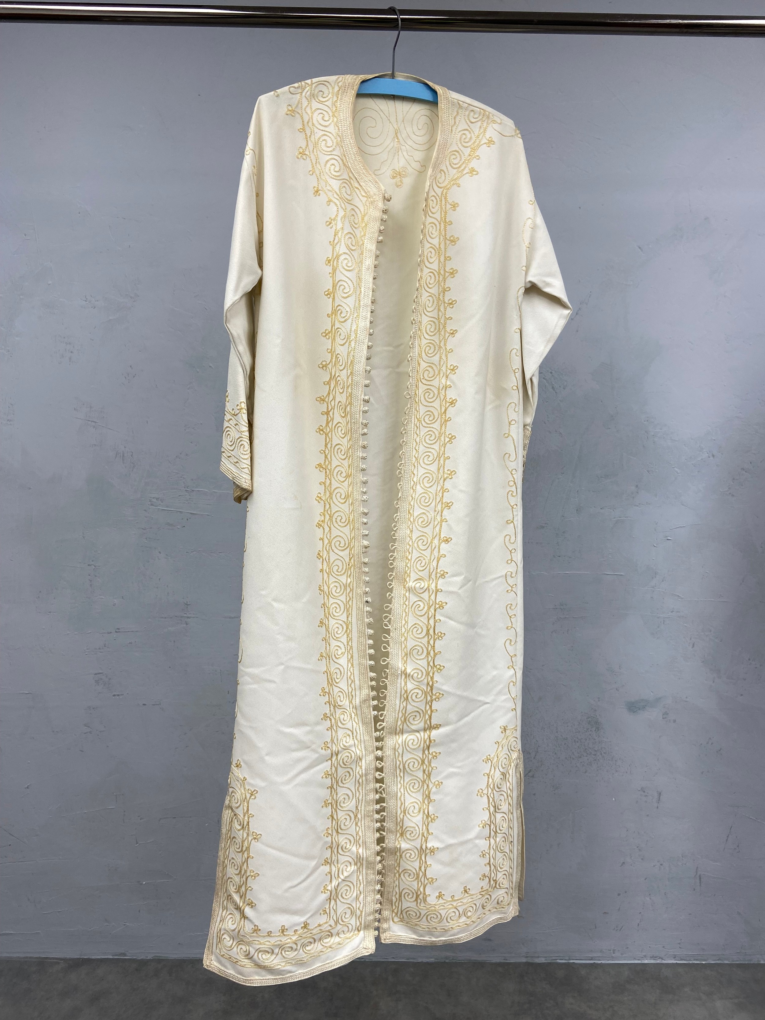 A mixed collection to include two silk shawls, two kimonos and an Eastern embroidered velvet - Image 4 of 12