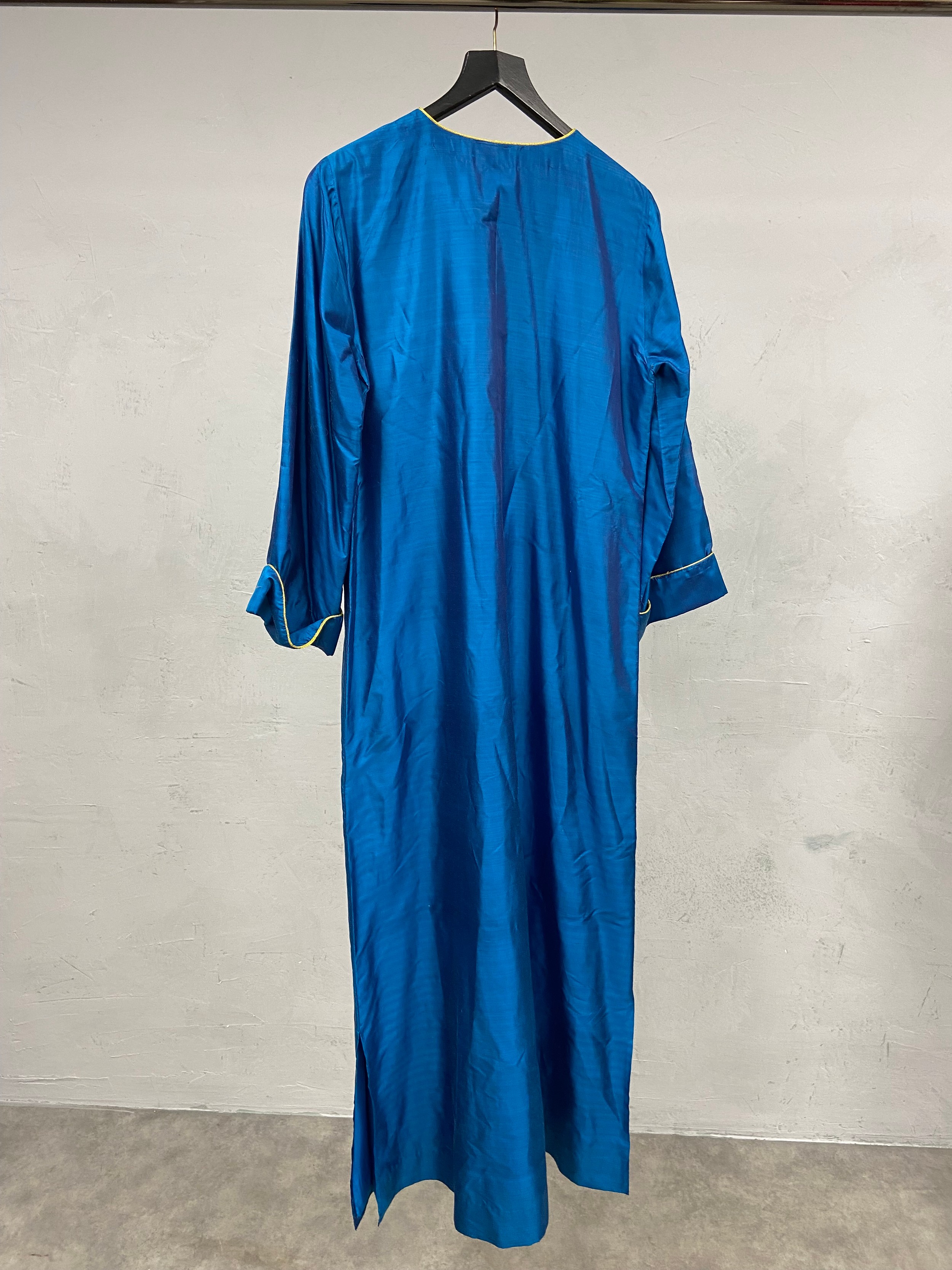 A mixed collection to include two silk shawls, two kimonos and an Eastern embroidered velvet - Image 3 of 12