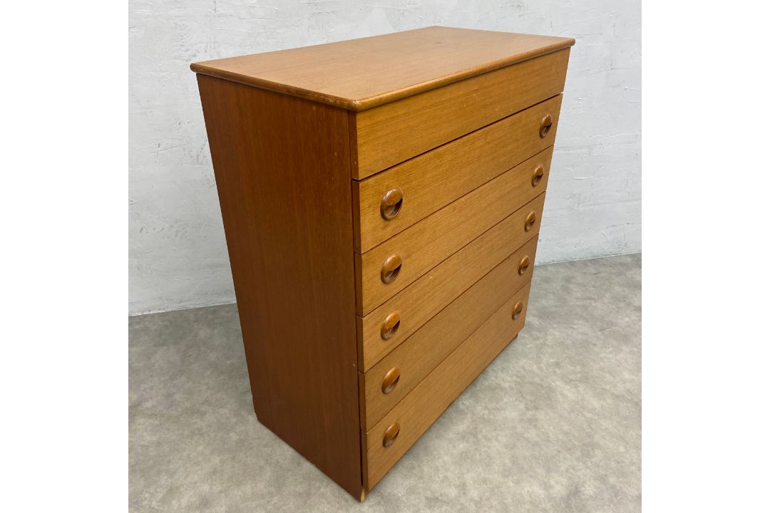 A mid-century teak dressing chest of drawers with hinged top enclosing a fitted interior with - Image 5 of 6