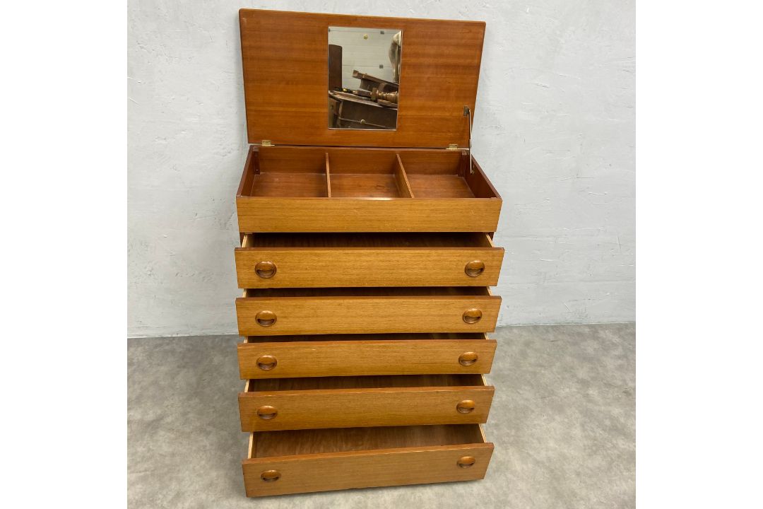 A mid-century teak dressing chest of drawers with hinged top enclosing a fitted interior with - Image 3 of 6