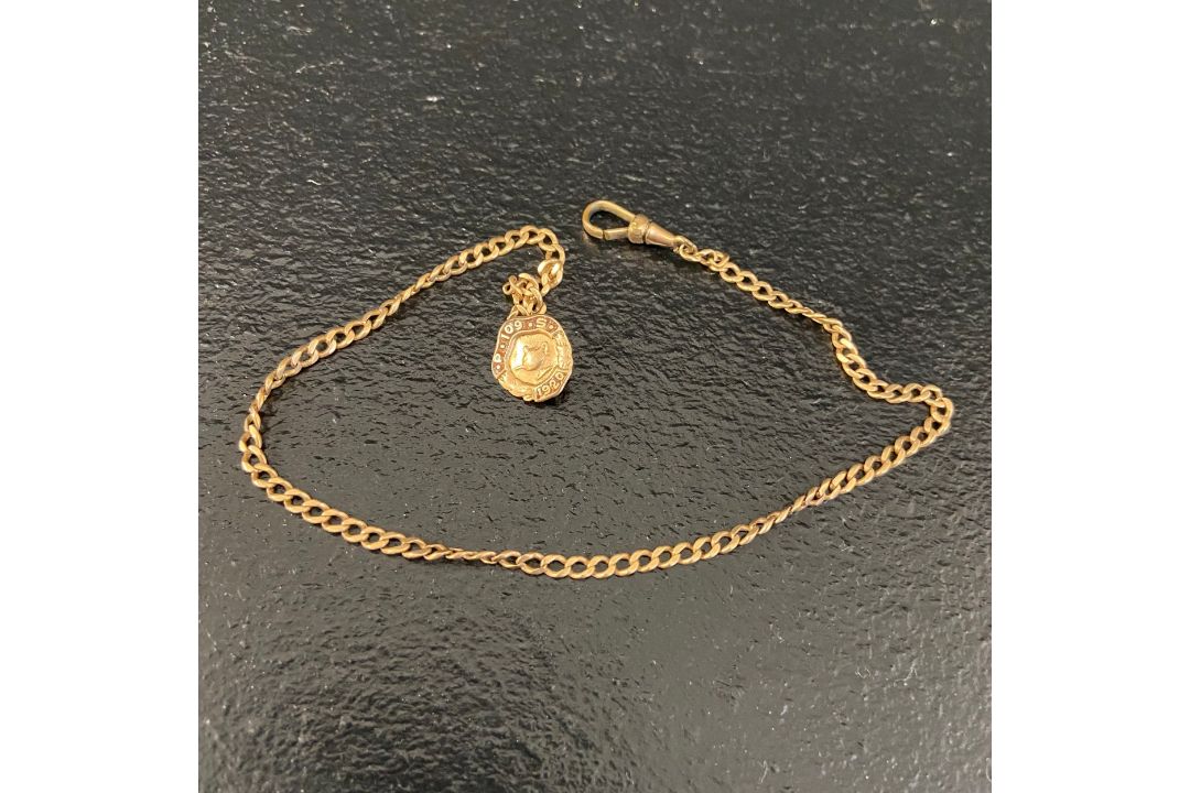 A 1920s 10ct yellow metal fob chain and pendant with impressed Fogel marks. Weight: 5.77g - Image 1 of 4