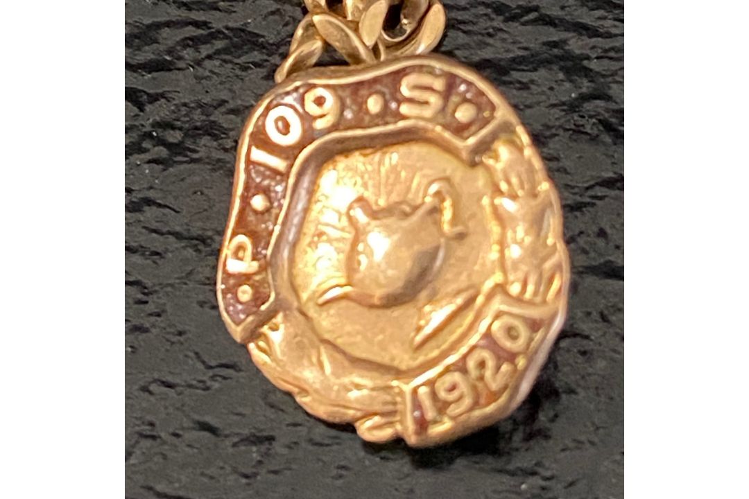 A 1920s 10ct yellow metal fob chain and pendant with impressed Fogel marks. Weight: 5.77g - Image 2 of 4