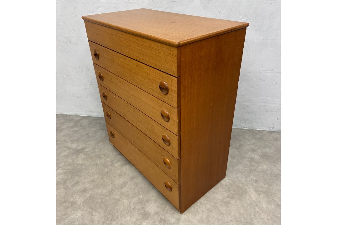A mid-century teak dressing chest of drawers with hinged top enclosing a fitted interior with - Image 4 of 6