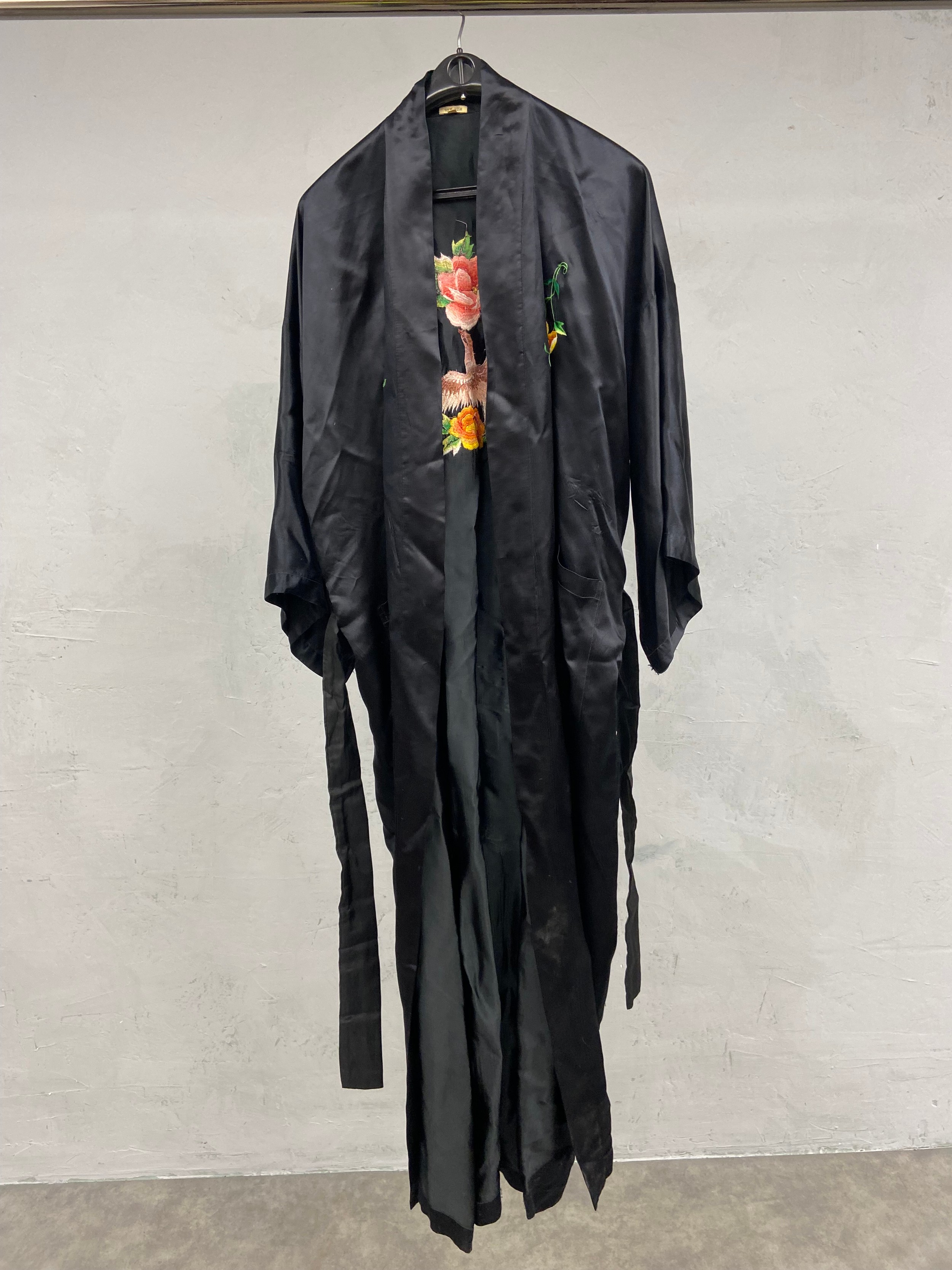 A mixed collection to include two silk shawls, two kimonos and an Eastern embroidered velvet - Image 8 of 12