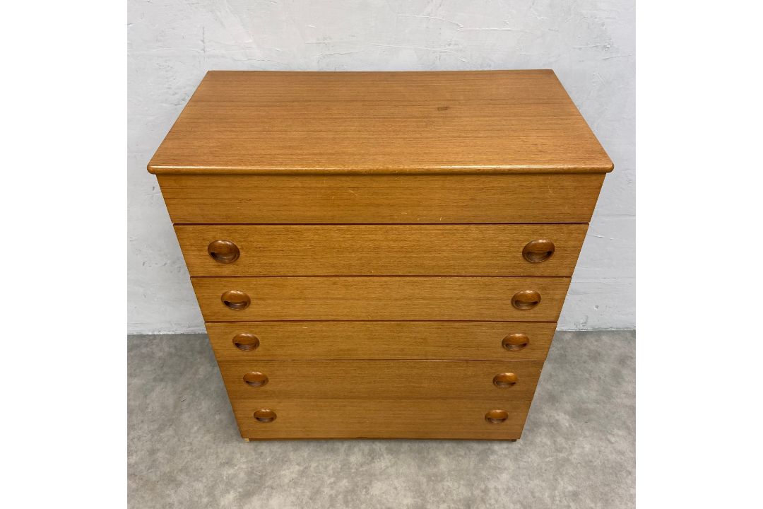 A mid-century teak dressing chest of drawers with hinged top enclosing a fitted interior with - Image 2 of 6