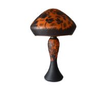 AN ART NOUVEAU STYLE CAMEO GLASS TABLE LAMP IN THE MANNER OF GALLE