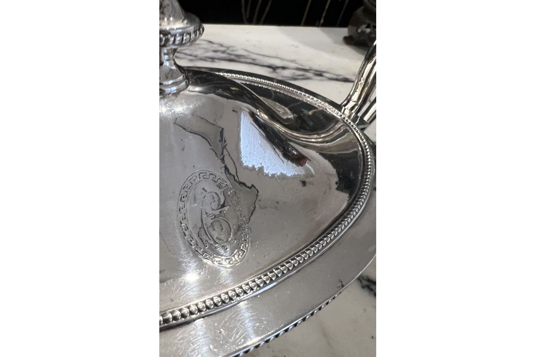 A PAIR OF GEORGE III STERLING SILVER SAUCE TUREENS C. 1780 - Image 4 of 13