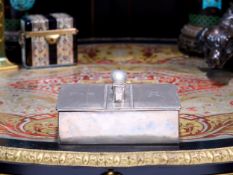 AN EARLY 20TH CENTURY STERLING SILVER HUMIDOR ENGRAVED WITH AN EARL'S CORONET, C. 1902