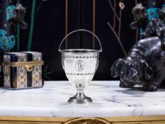 AN EARLY 20TH CENTURY STERLING SILVER SUGAR BASKET, 1910, LONDON