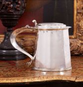A 1672 CHARLES II PERIOD STERLING SILVER TANKARD BY JOHN GRAY, LONDON