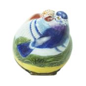 A FINE AND RARE 18TH CENTURY BONBONNIERE IN THE FORM OF TWO LOVE BIRDS