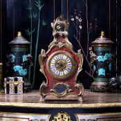 A LATE 19TH CENTURY FRENCH BOULLE STYLE TORTOISESHELL AND ORMOLU MANTEL CLOCK