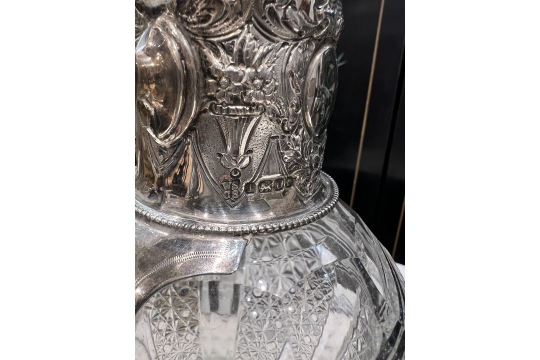 A FINE 19TH CENTURY STERLING SILVER AND CUT GLASS CLARET JUG C.1887, SHEFFIELD - Image 7 of 9