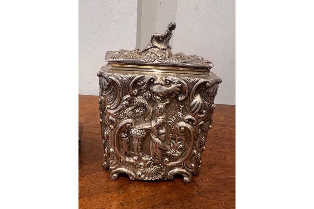 A RARE PAIR OF WILLIAM IV STERLING SILVER CHINOISERIE TEA CADDIES C. 1831, MICHAEL STARKEY - Image 4 of 40