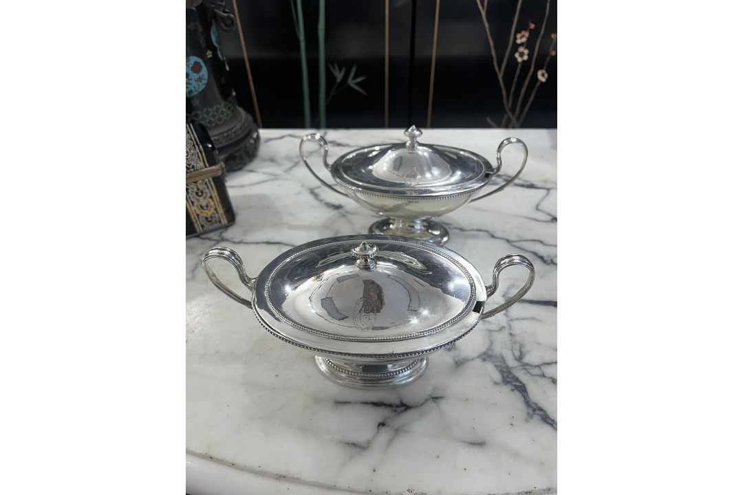 A PAIR OF GEORGE III STERLING SILVER SAUCE TUREENS C. 1780 - Image 3 of 13